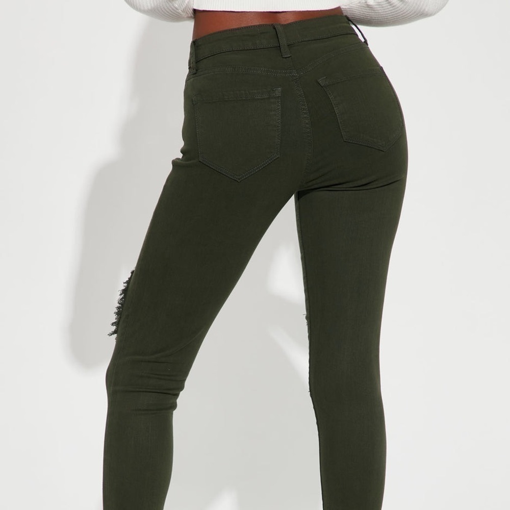 NWT. Fashion Nova Glistening Jeans in Olive Green. 11 - Picture 8 of 11